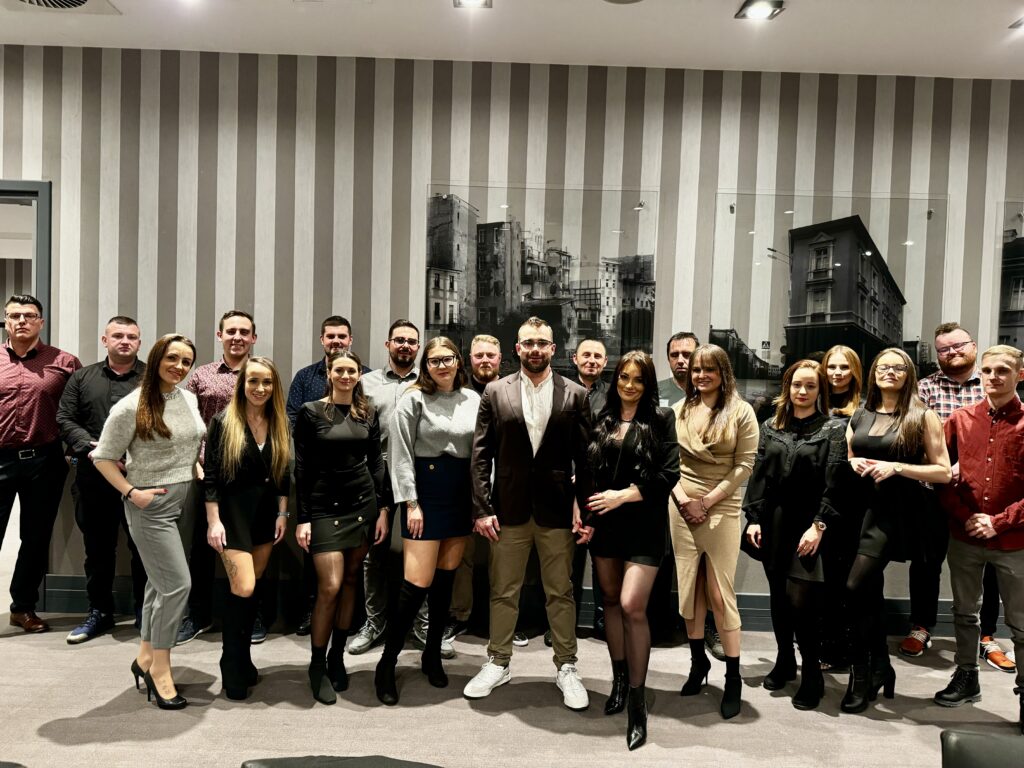 Zespół Pan Kominek - firma kominkowa z 45-letnim doświadczeniem, certyfikowani instalatorzy